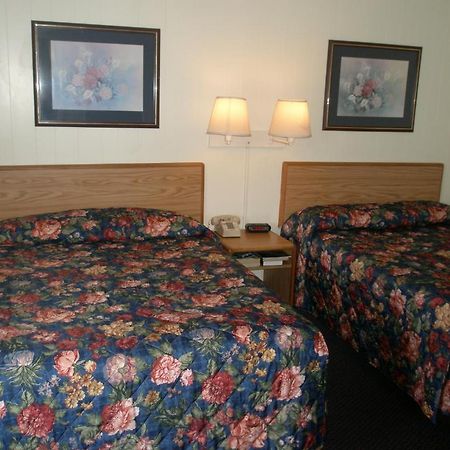 Budget Inn Bluffton Room photo